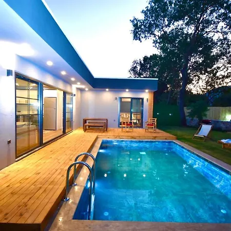 Lavinya - Kayköyde 2 Yatak Odalı Tatil Villası Daire *